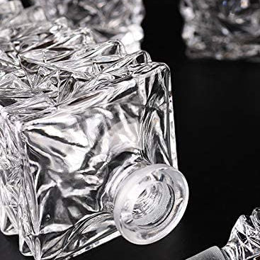 Carafe Au Design Sculpté Avec 6 Verres Élégants